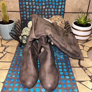 Women’s leather boots